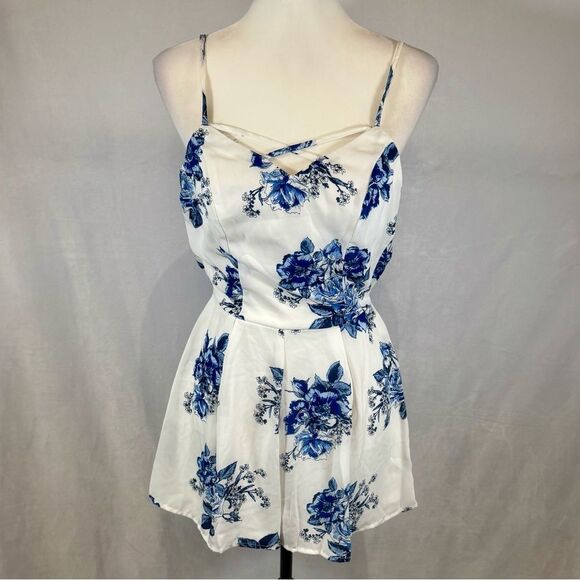 Trixxi white and blue floral romper size medium - Picture 1 of 5